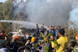 पोखरामा दुर्घटनाग्रस्ता विमानबाट ३२ यात्रुको शव निकालियो, उद्दार जारी