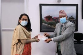 भूकम्प प्रभावित विद्यालयको पुनर्निर्माणका लागि नेरु ३०.६ करोड बराबरको चेक हस्तान्तरण