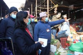 कालिमाटी तरकारी बजारमा कृषिमन्त्री अर्यालको छड्के, बजार व्यवस्थित गर्न विशेष योजना तयार गर्न निर्देशन