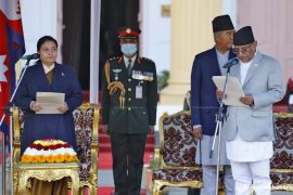प्रधानमन्त्री प्रचण्डले लिए शपथ