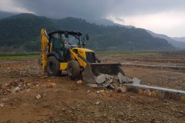 महानगरले अवैद्य रुपमा पल्टिङ गरेको जग्गामा डोजर चलायो