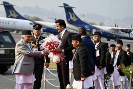 राष्ट्रपति पौडेलद्वारा कतारका अमिरलाई विमानस्थलमा स्वागत