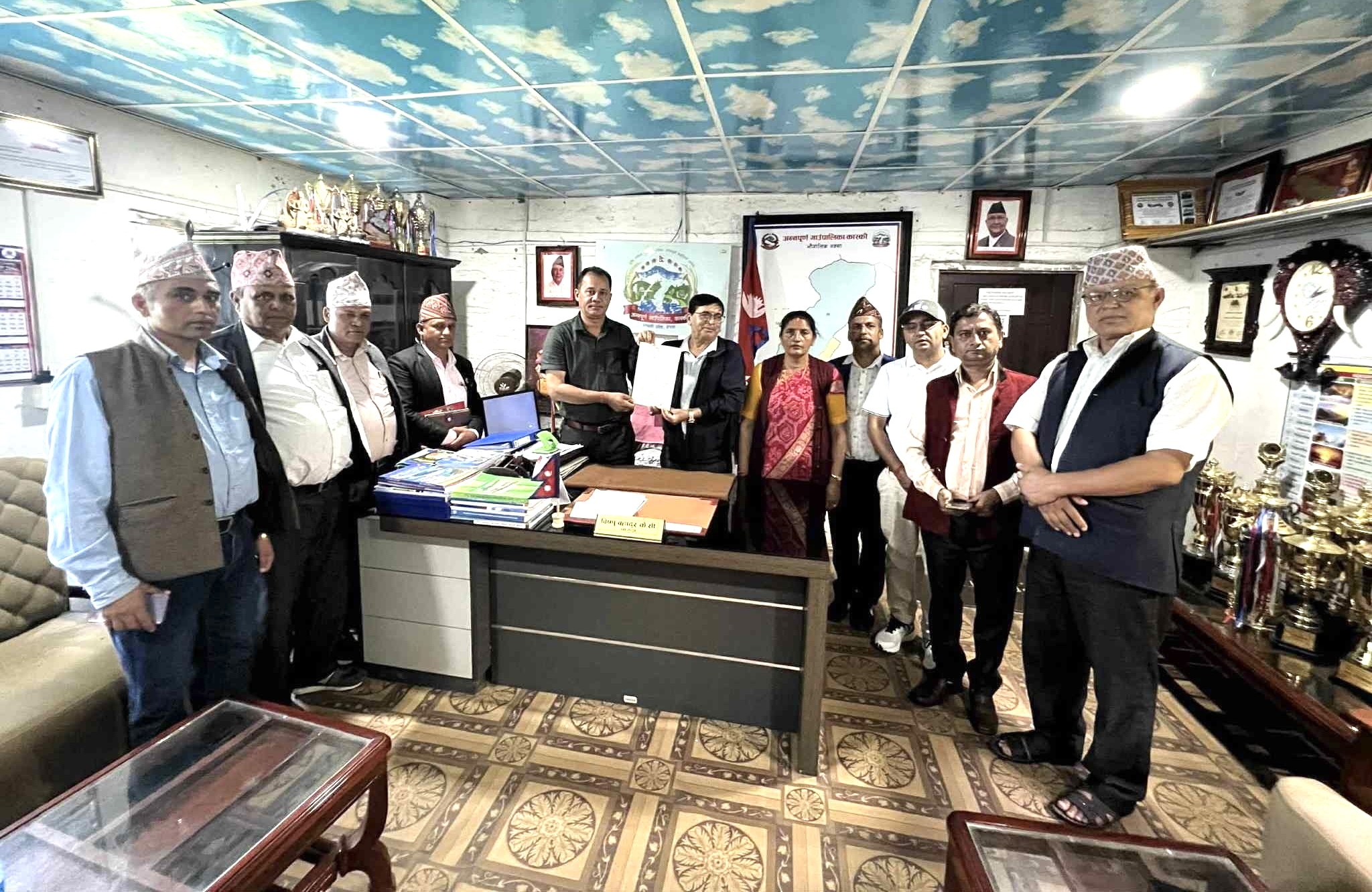  अन्नपूर्ण गाउँपालिकामा प्रशासकीय भवन निर्माण स्थलबारे सर्वदलीय ज्ञापनपत्र : नयाँपुल/बिरेठाँटी उपयुक्त, नभए ढिकुरपोखरीमै स्थायी केन्द्र बनाउन माग