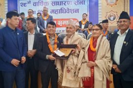 जे चिजको संभावना छ सोही चिजको खोजीगरी आर्थिक उर्पाजन तिर लाग्नुस : ढकाल