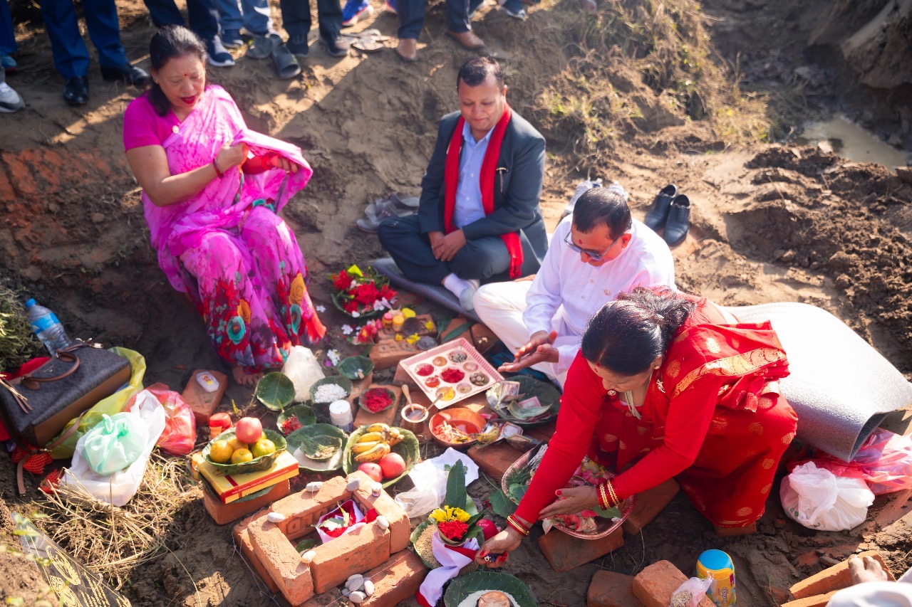 लायन्सको उदाहरणीय पहलः डिष्ट्रिक्ट ३२५ ‘आर’ले नेपालमै पहिलो प्रशासकिय भवनको शिलान्यास गर्यो