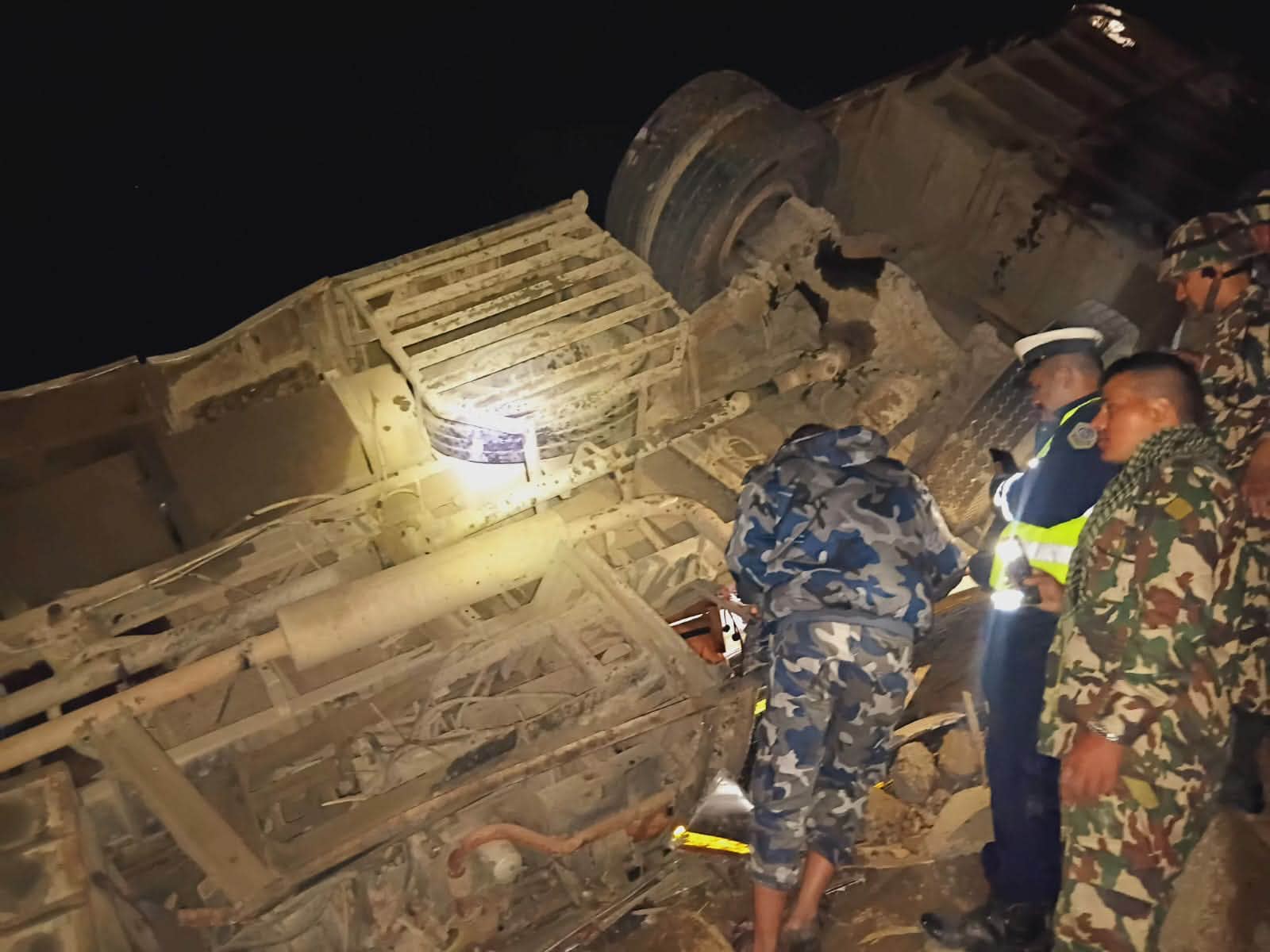  धादिङमा बस दुर्घटना : १७ जनाको मृत्यु, २८ घाइते