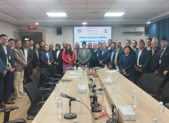 “ऐन–नियमअनुसार जिम्मेवारी पूरा गर्दै अस्पतालको श्रीवृद्धिमा नेतृत्व दिनुहोस्”-स्वास्थ्य मन्त्री पाठक