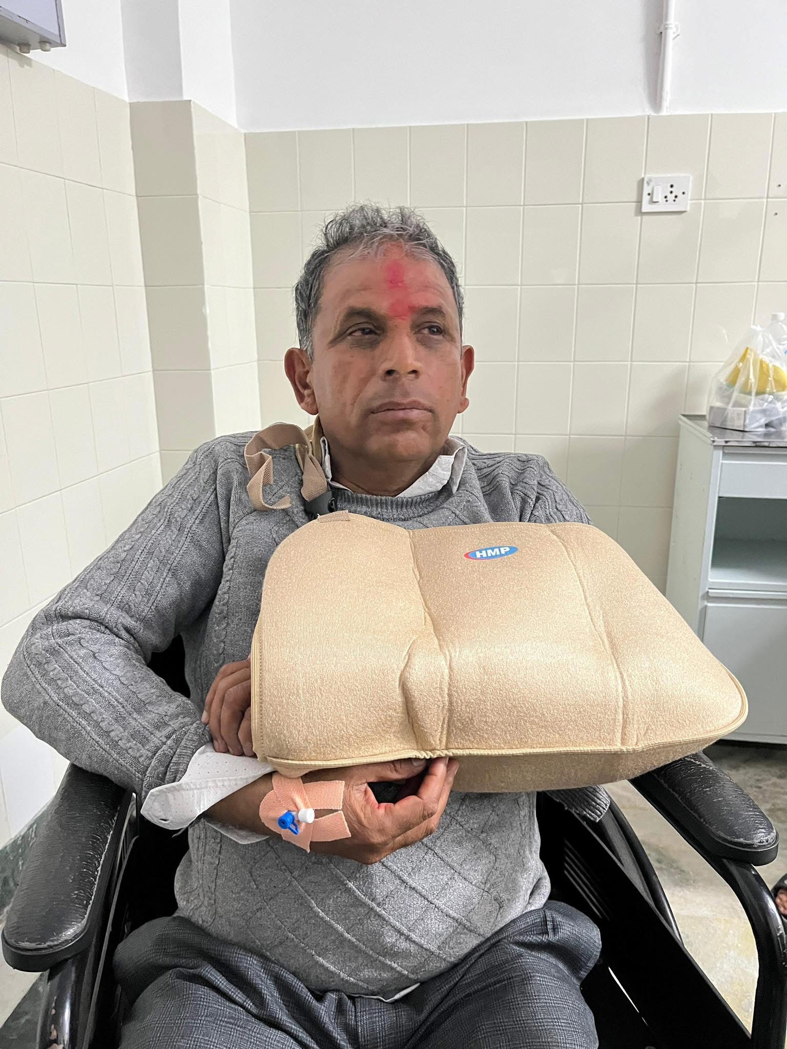  सिँढीबाट चिप्लिँदा घाइते उम्मेदवार बास्तोलाको शल्यक्रिया सफल, स्वास्थ्य सामान्य