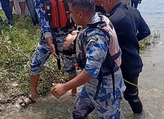 फेवातालमा पौडी खेल्ने क्रममा बेपत्ता बालकको सशस्त्र प्रहरीद्वारा उद्धार, उपचारका क्रममा निधन