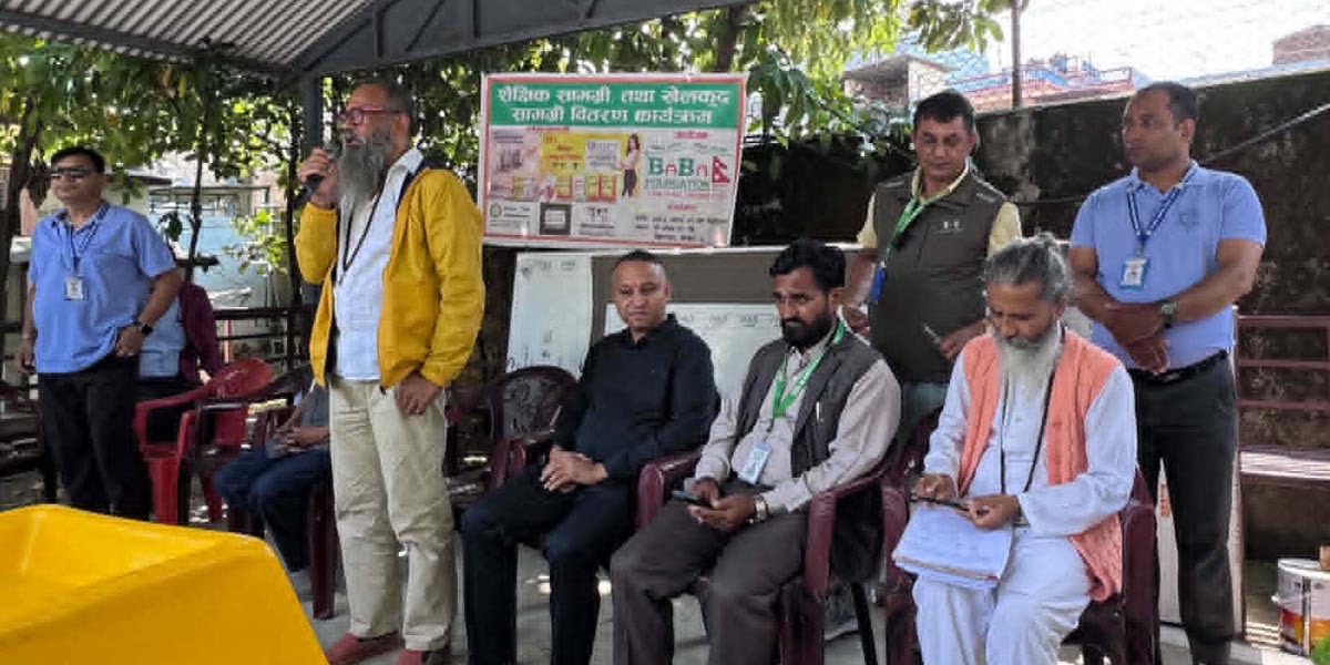  शैक्षिक सामग्रीसँगै वातावरणीय चेतना फैलाउँदै बाबा फाउण्डेशन