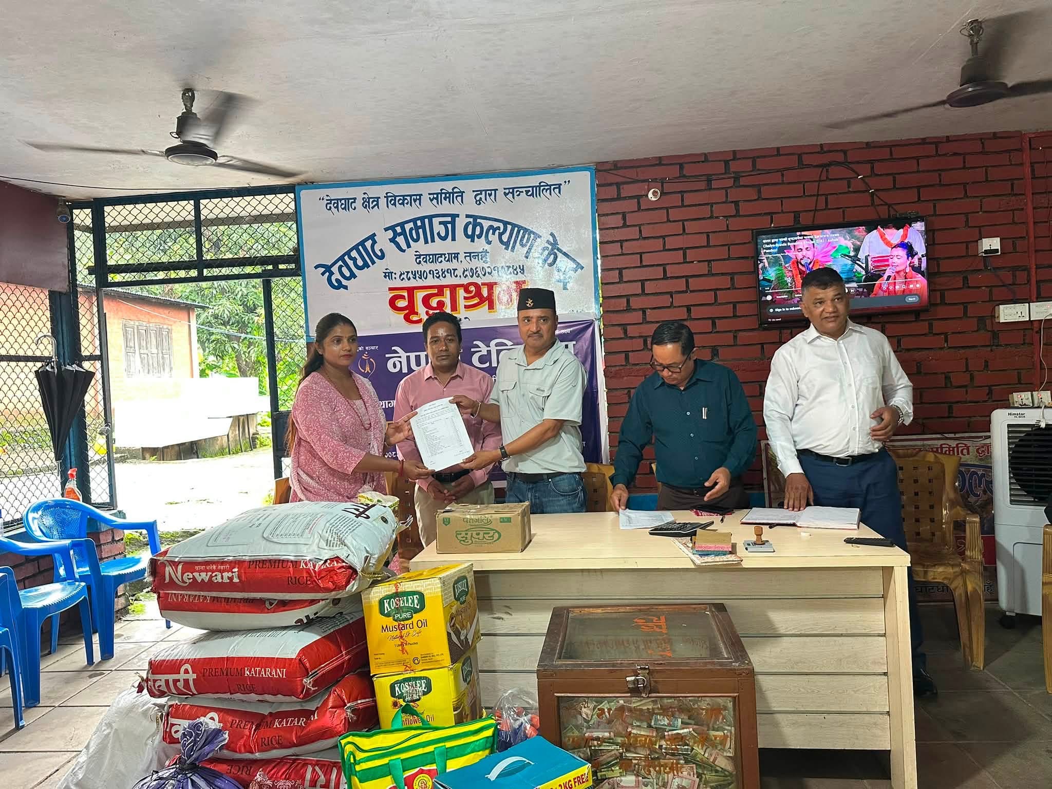 देवघाट वृद्धाश्रमलाई नेपाल टेलिकमद्वारा ८८ हजारको खाद्यान्न सहयोग