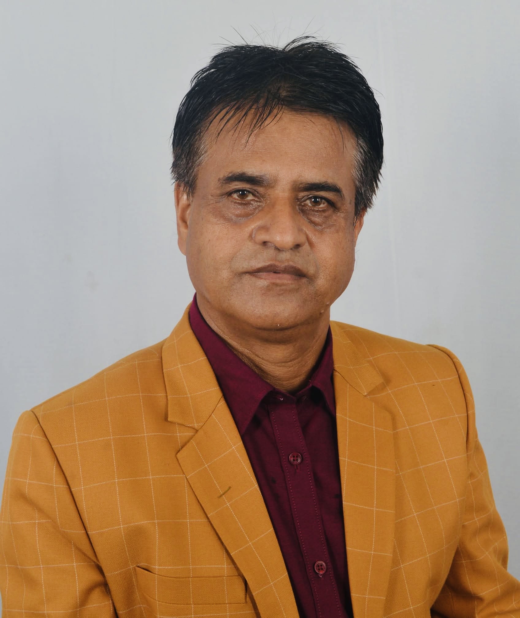  ‘राजनीतिमा सबै कुरा जित्नु पर्दैन, कहिलेकाहीँ केही कुरा छोडेर इतिहास जित्नुपर्छ’ : गगनलाई किशोरदत्त बरालको आग्रह