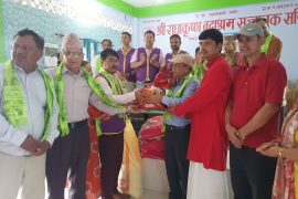 वैवाहिक वर्षगाँठको अवसरमा क्लबद्वारा वृद्धाश्रममा खाद्यान्न वितरण