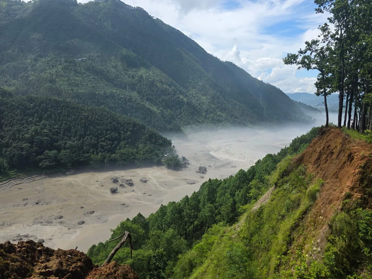 चीनतर्फ थुनिएको नदी(ताल)अझै खुलेन, नेपालतर्फ बाढीको जोखिम कायम