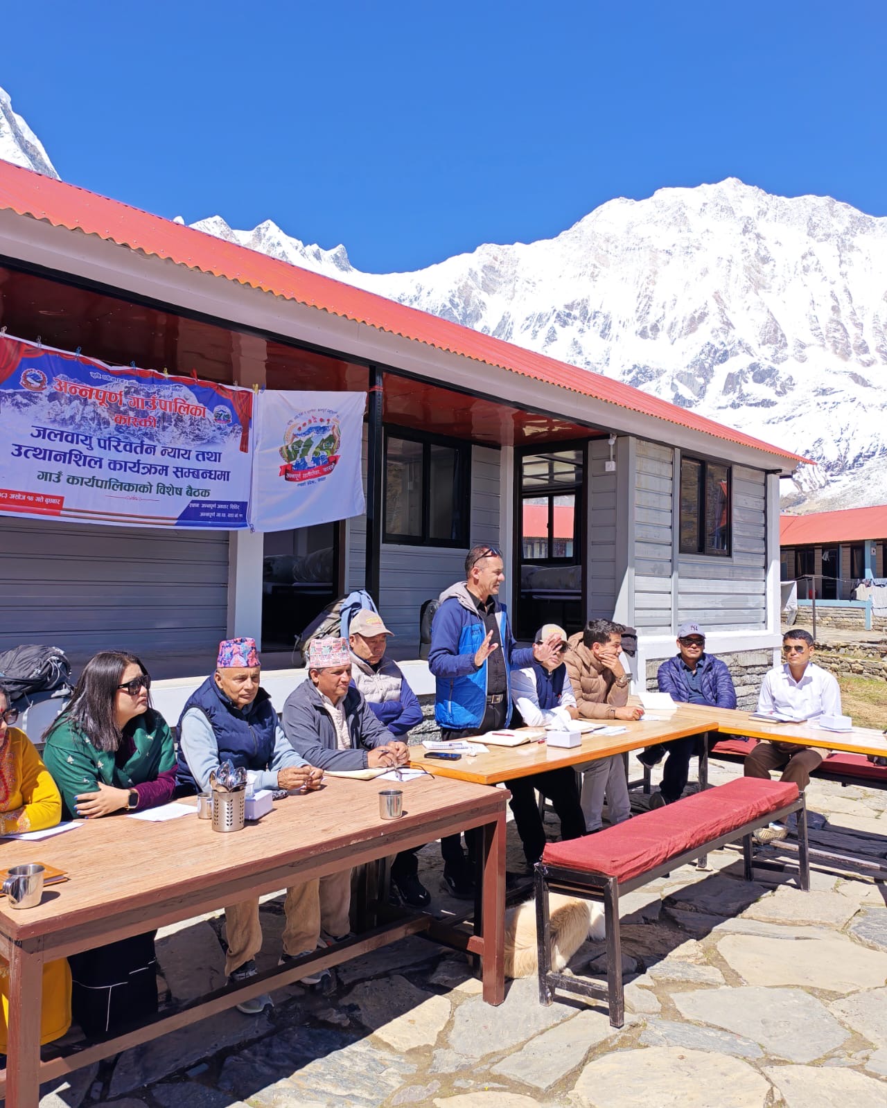  हिमालमै पुगेर अन्नपूर्ण गाउँपालिकाको बैठक : जलवायु जोखिमदेखि ‘रिजिलेण्ट एबीसी’सम्म ८ निर्णय